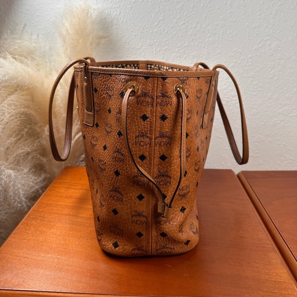 MCM Reversible Liz Vicetos Tote Bag - Picture 13 of 15